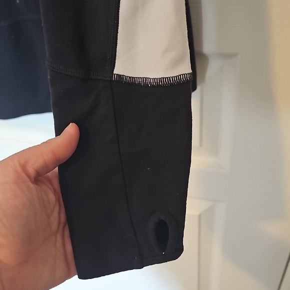 Lululemon Athletica Black and White Zip-Up - Picture 6 of 6